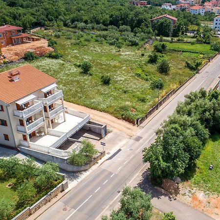 Apartments Rina Малинска Экстерьер фото