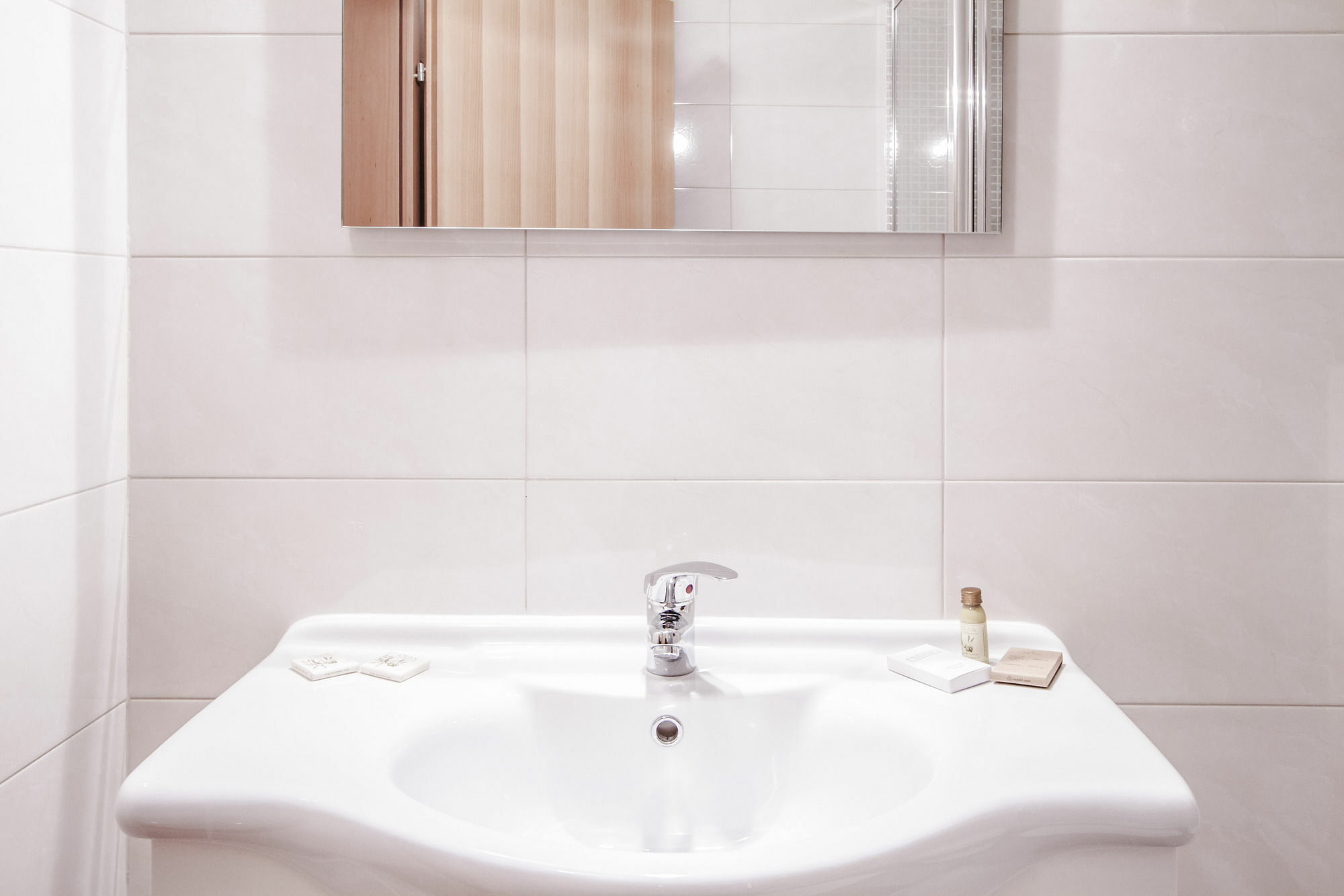 Apartments Rina Малинска Экстерьер фото