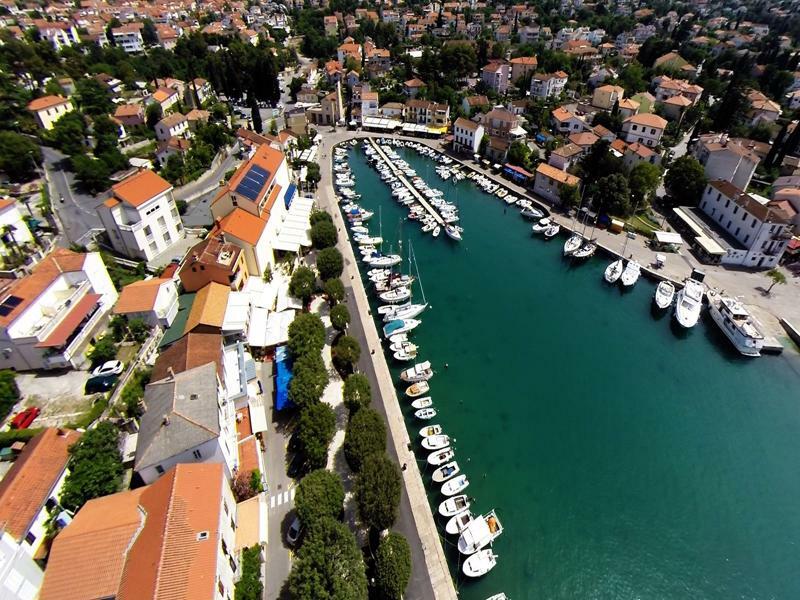 Apartments Rina Малинска Экстерьер фото