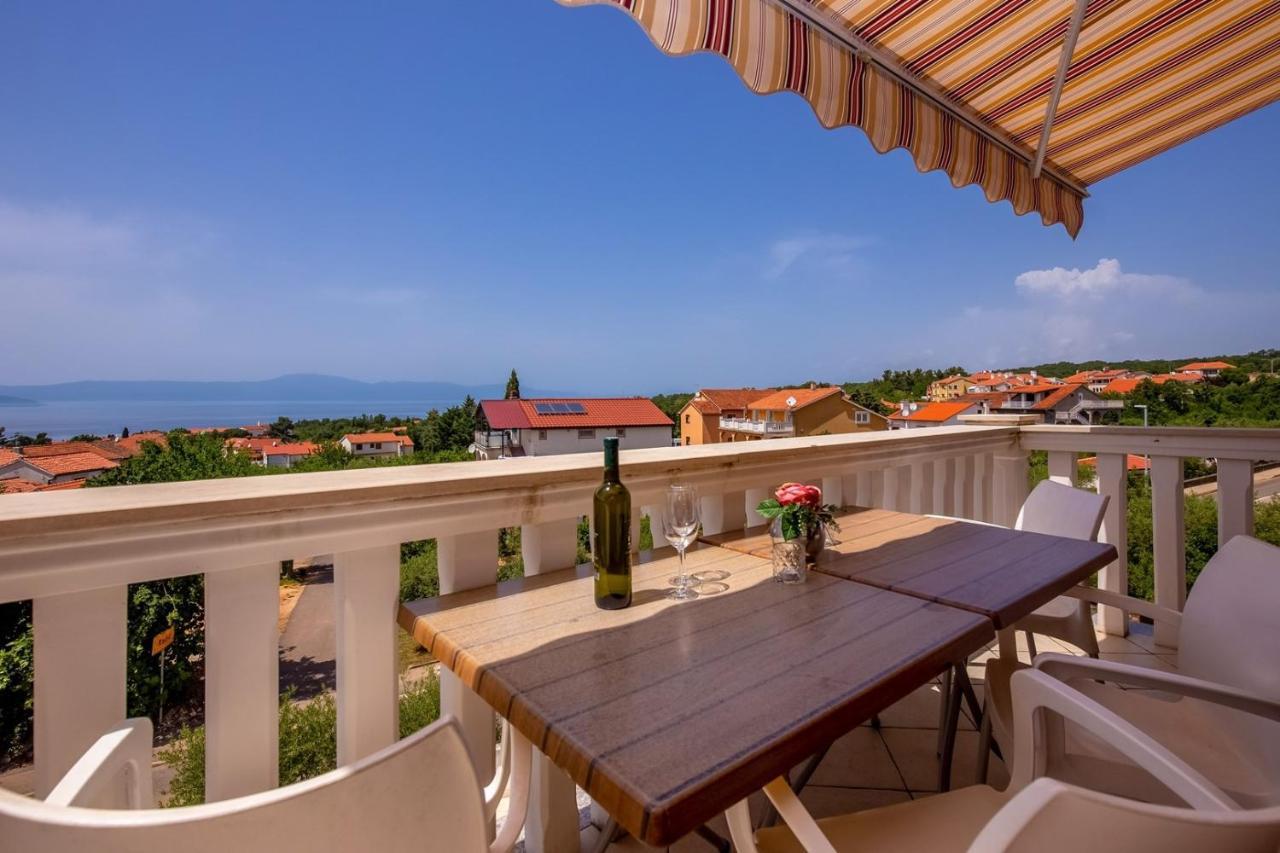Apartments Rina Малинска Экстерьер фото