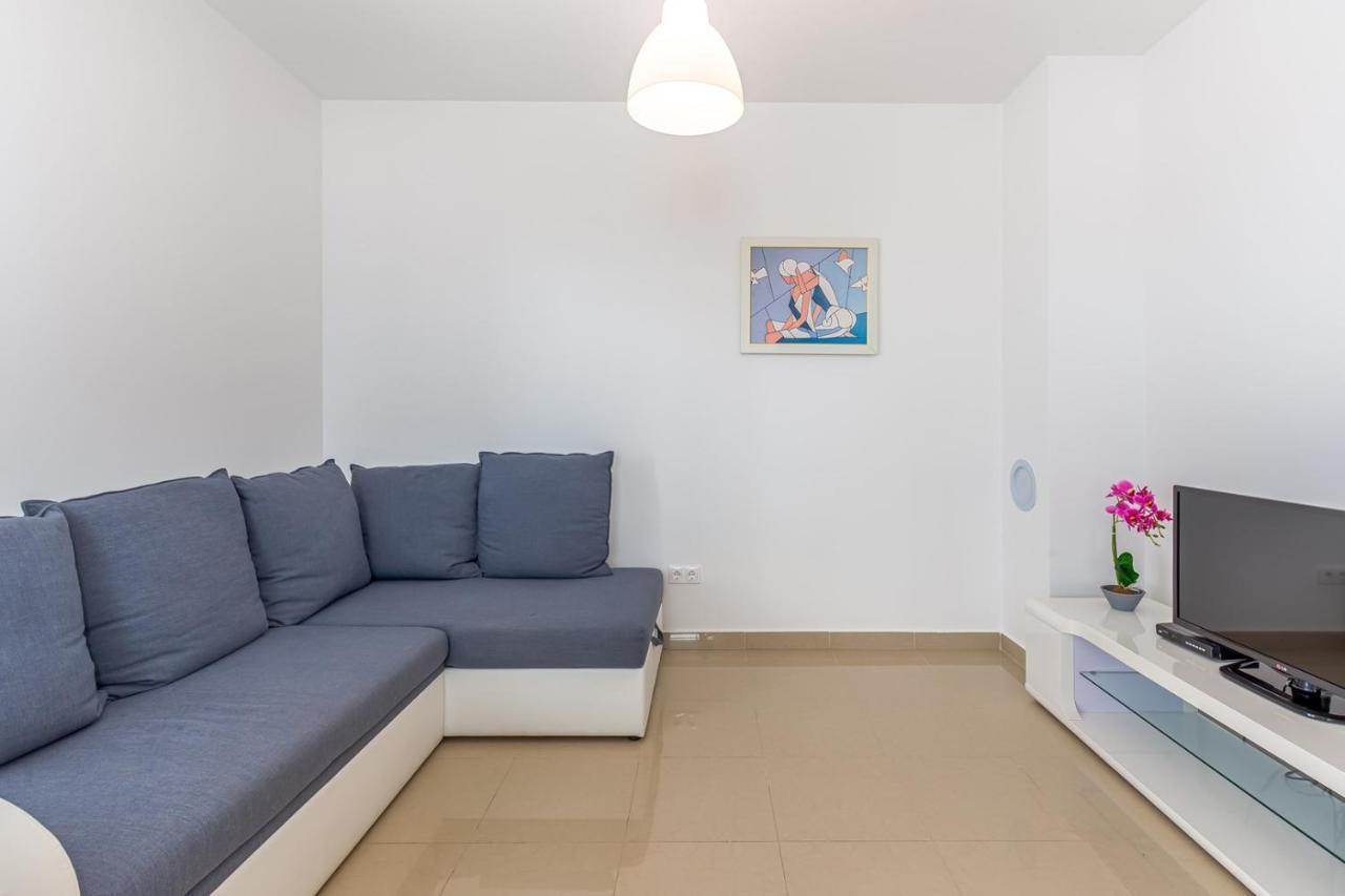 Apartments Rina Малинска Экстерьер фото