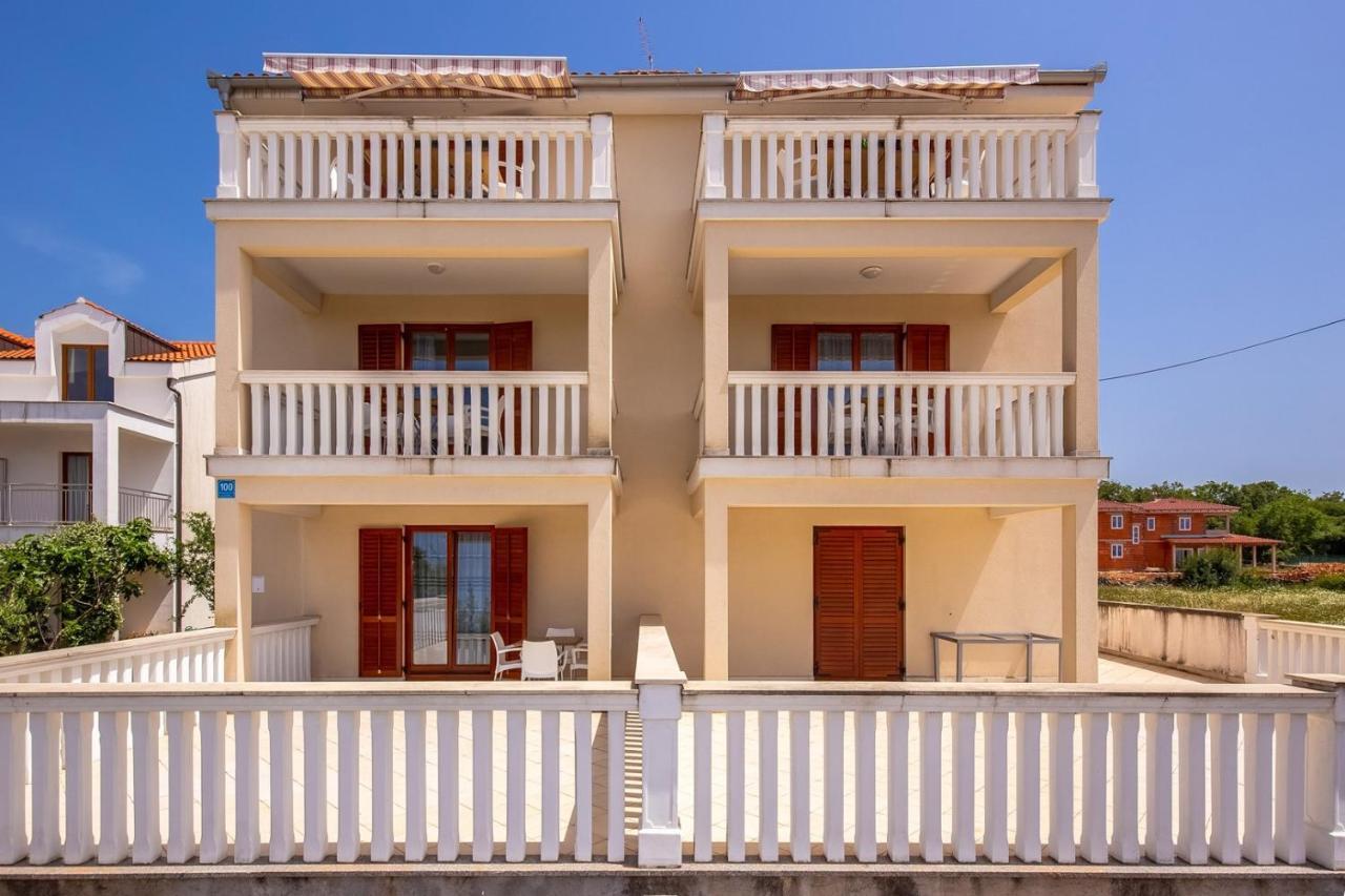 Apartments Rina Малинска Экстерьер фото